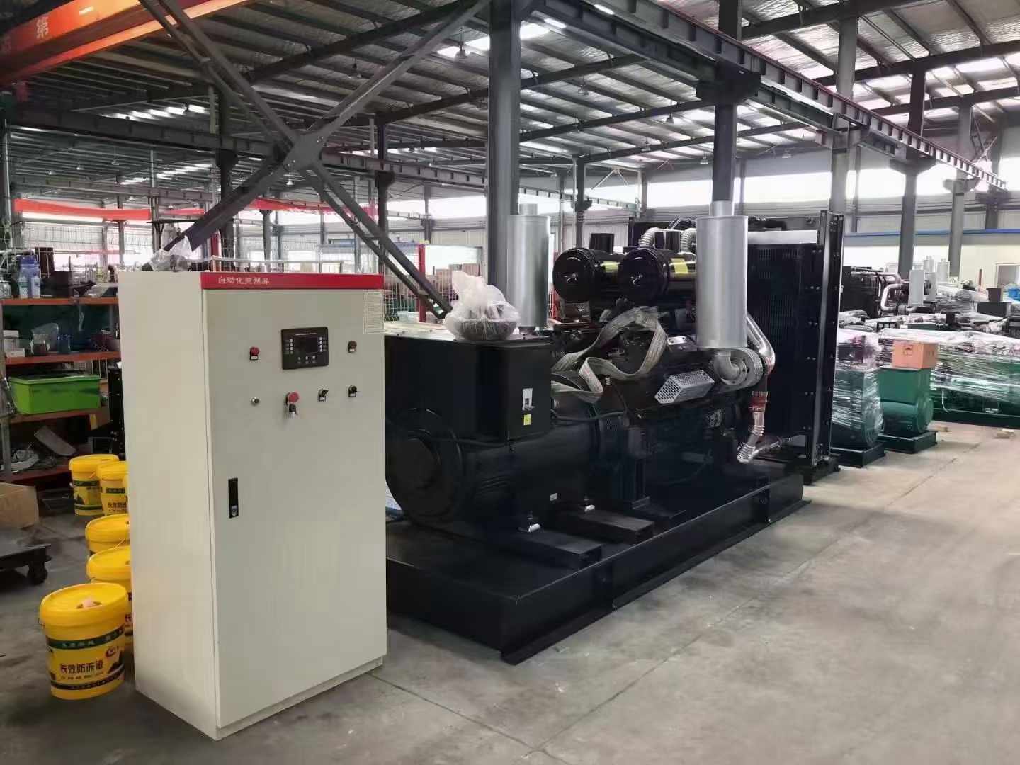 八宿柴油发电机运行时的噪音和振动水平如何？